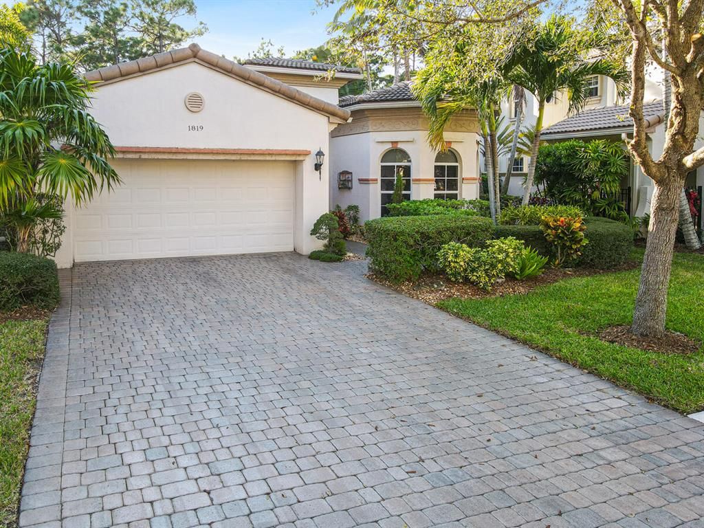 Photo of 1819 Flower Drive, Palm Beach Gardens, FL 33410 (MLS # R10762942)