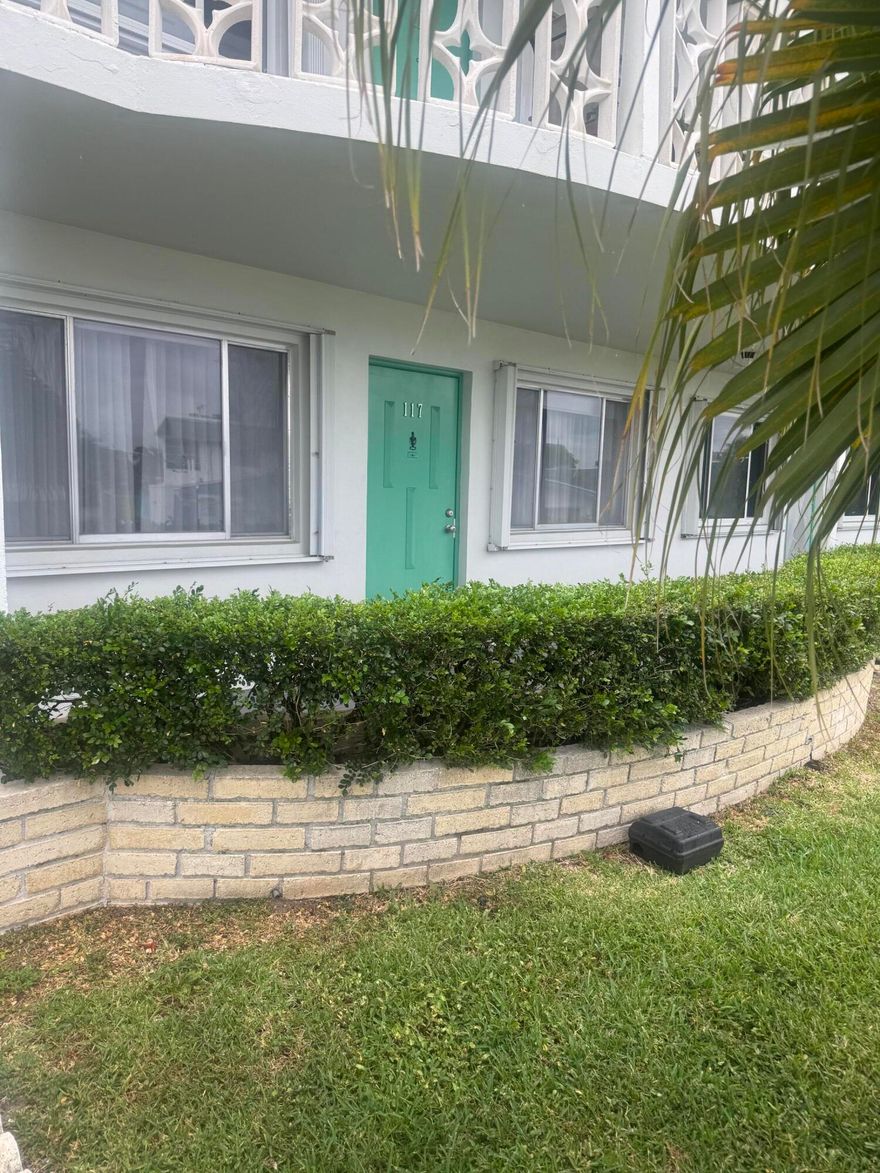 LOVELY 1ST FLOOR CORNER UNIT IN 55+ COMMUNITY OF LAKESIDE POINT....2 BEDROOMS, 2 FULL BATHS, UPDATED KITCHEN, WITH ENCLOSED COVERED PATIO OFF BOTH BEDROOMS...WALKING DISTANCE TO CLUBHOUSE AND POOL...LOCATION IS SUPREME, JUST MINUTES AWAY FROM LAKE OSBOURNE AND JOHN PRINCE PARK, I-95, AREA BEACHES, SHOPPING, AND DINING...