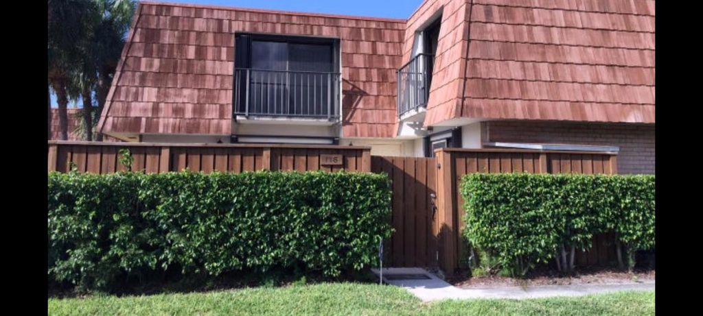 Photo of 116 Live Oak Lane, Boynton Beach, FL 33436 (MLS # R10975389)