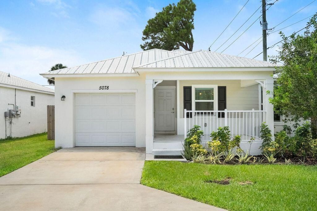 Photo of 5078 SE Isabelita Avenue, Stuart, FL 34997 (MLS # R11121403)