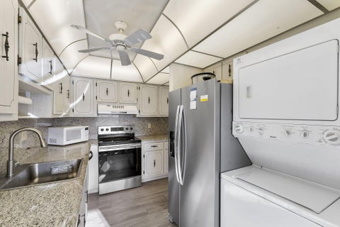 Tiny photo for 1050 Citrus Way #202, Delray Beach, FL 33445 (MLS # B26088078)