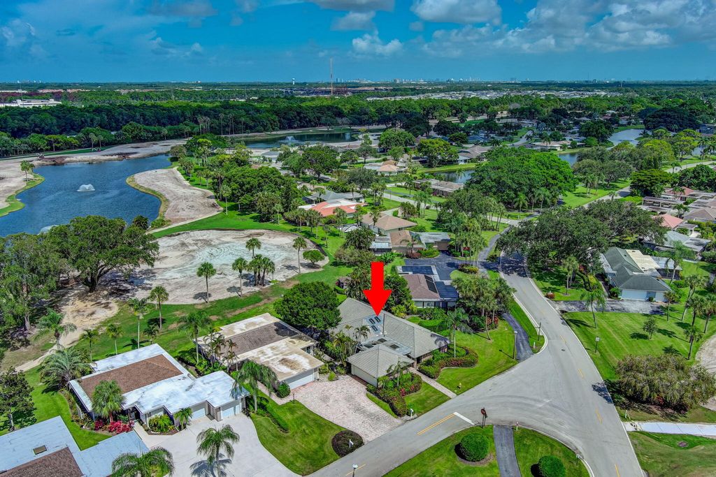 Photo of 13932 Eastpointe Court, Palm Beach Gardens, FL 33418 (MLS # R10994314)