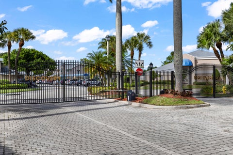Tiny photo for 2030 Discovery Circle E, Deerfield Beach, FL 33442 (MLS # B26025803)