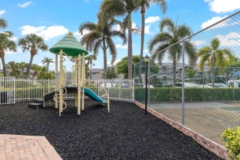 Tiny photo for 2030 Discovery Circle E, Deerfield Beach, FL 33442 (MLS # B26025803)