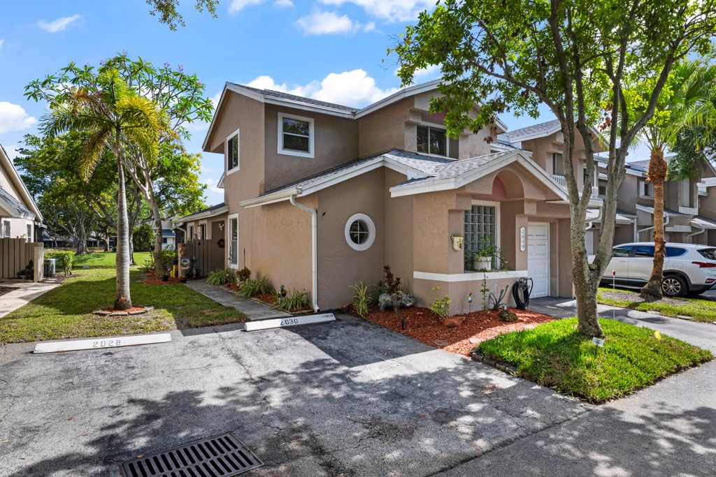 Photo of 2030 Discovery Circle E, Deerfield Beach, FL 33442 (MLS # B26025803)
