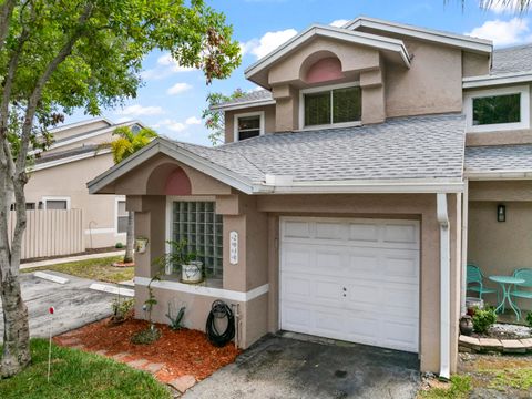 Property photo of 2030 Discovery Circle E, Deerfield Beach, FL 33442