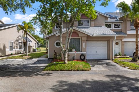 Tiny photo for 2030 Discovery Circle E, Deerfield Beach, FL 33442 (MLS # B26025803)