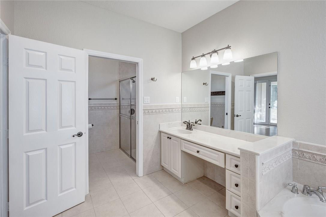 Royal Griffin 172-29 B - Residential