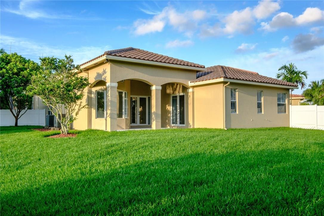 Royal Griffin 172-29 B - Residential