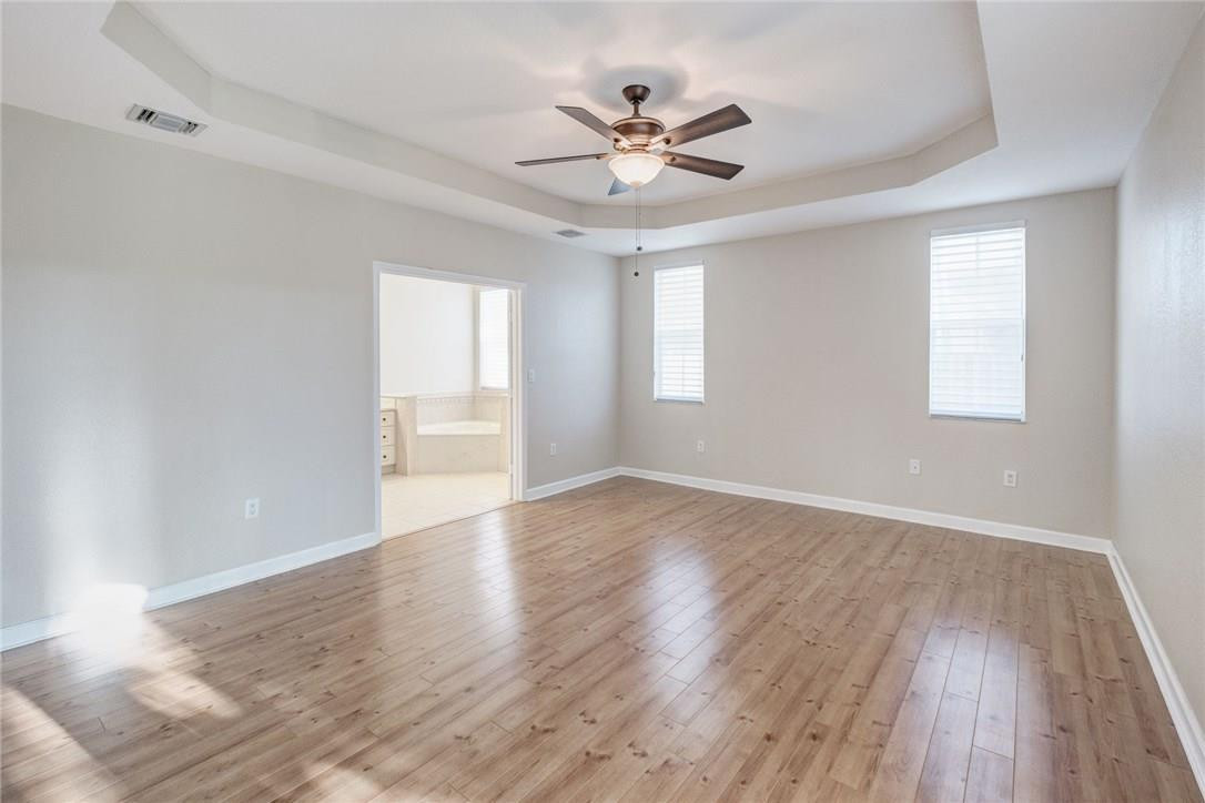 Royal Griffin 172-29 B - Residential
