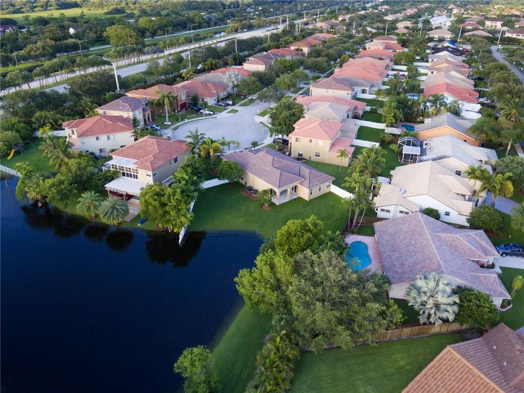 Royal Griffin 172-29 B - Residential