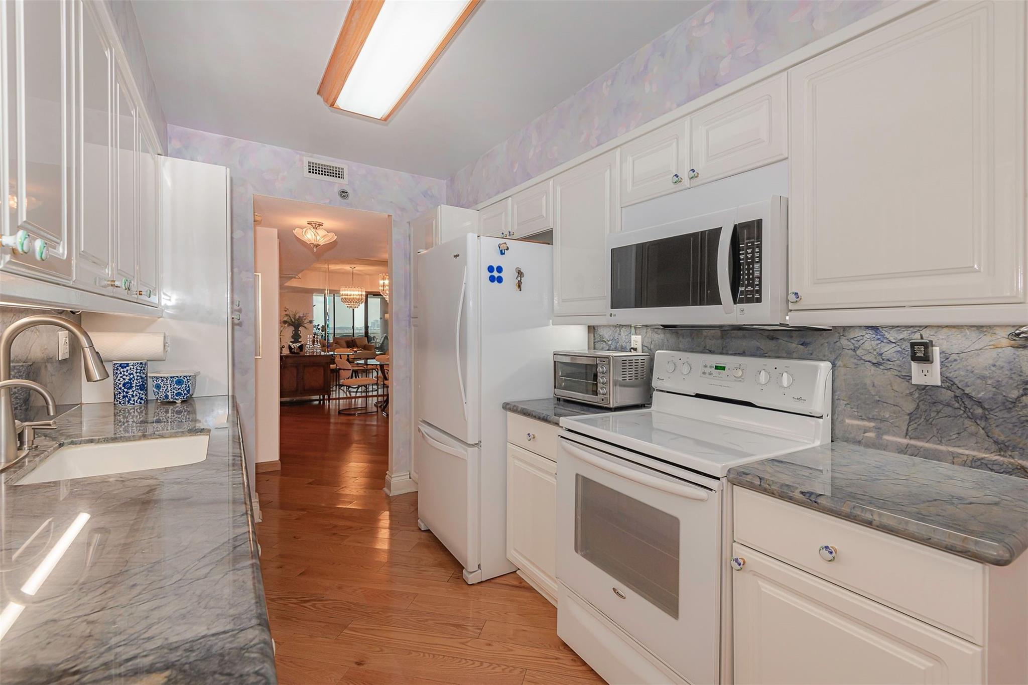 3598 Yacht Club Dr 1402