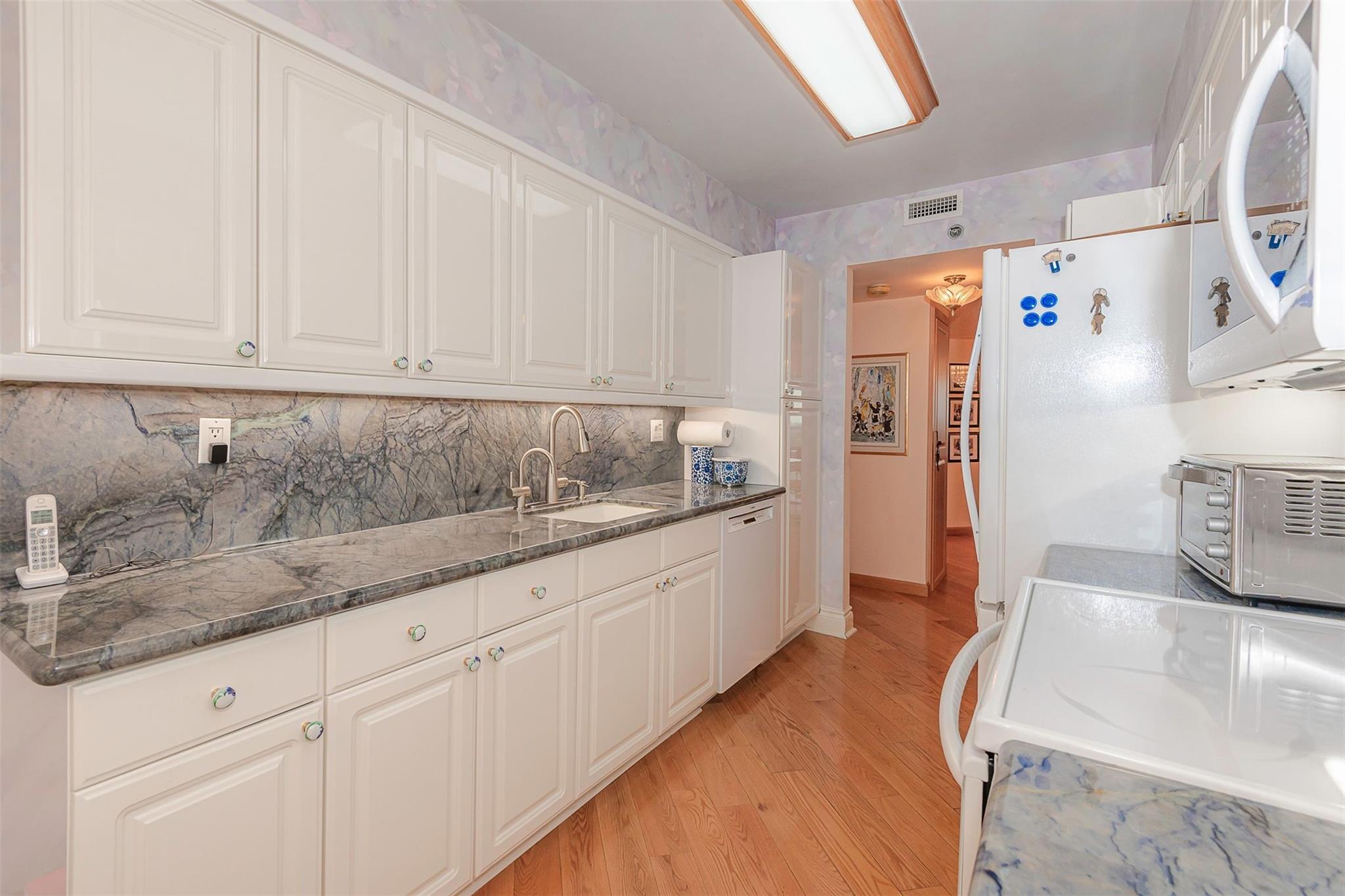 3598 Yacht Club Dr 1402