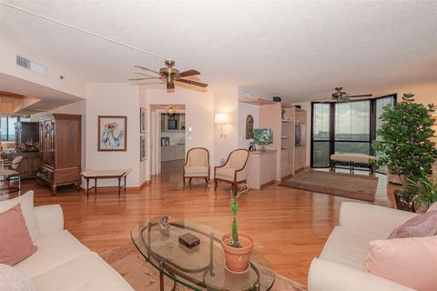 3598 Yacht Club Dr 1402 Miami FL 33180