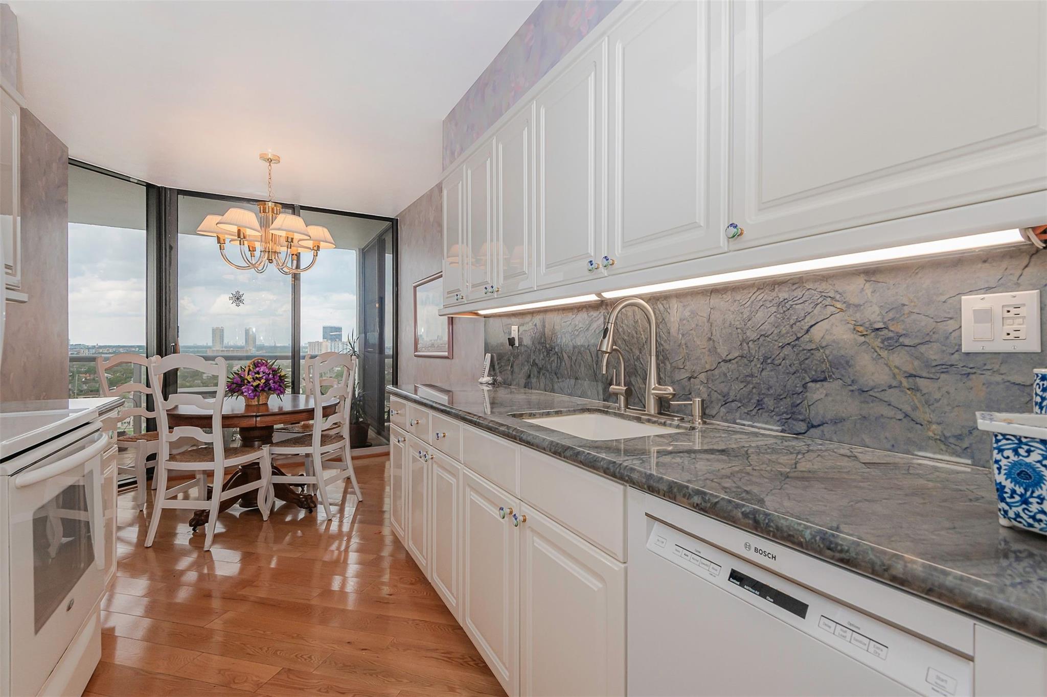 3598 Yacht Club Dr 1402