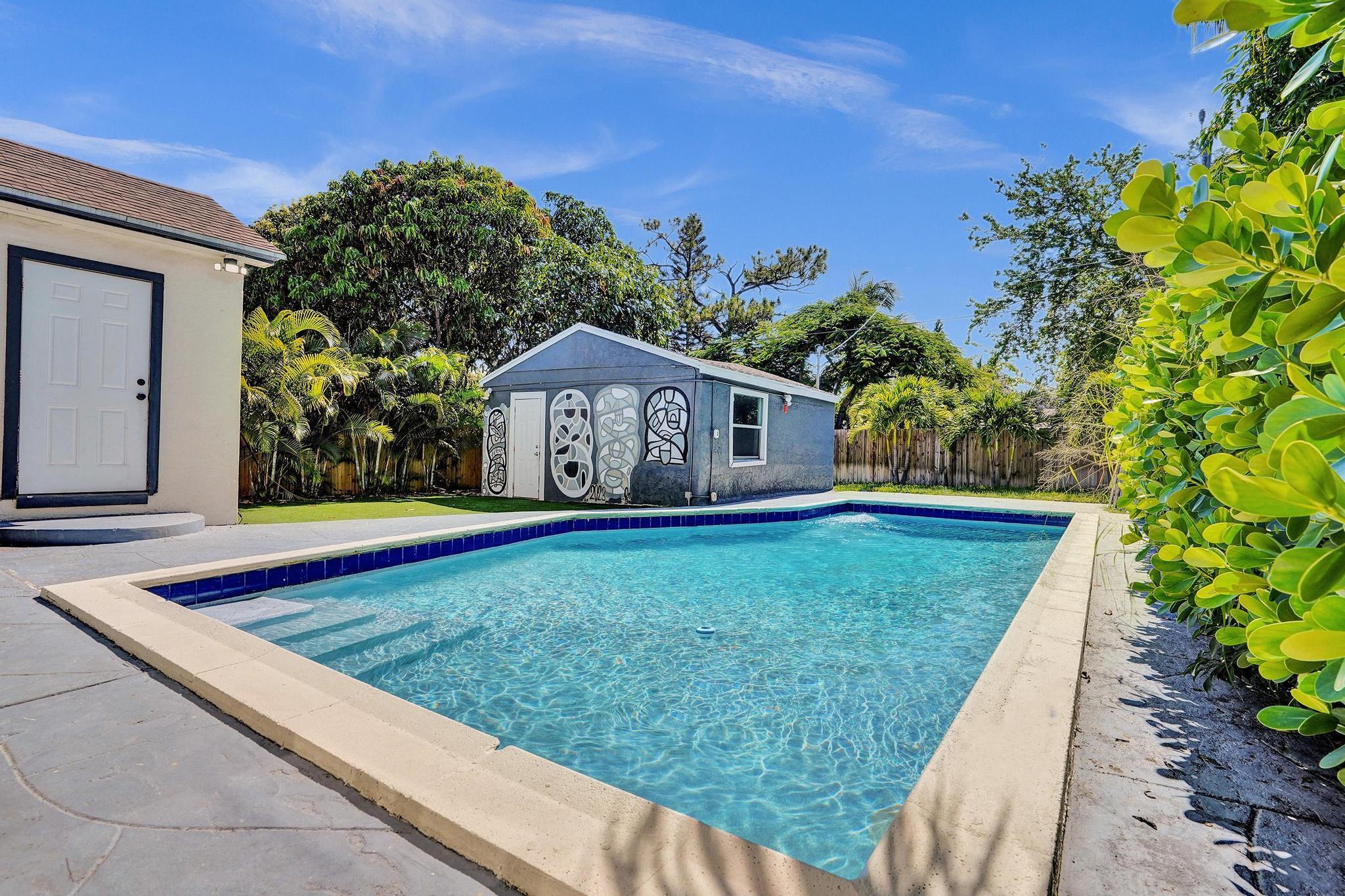 LAKE WORTH TOWN OF - Residential