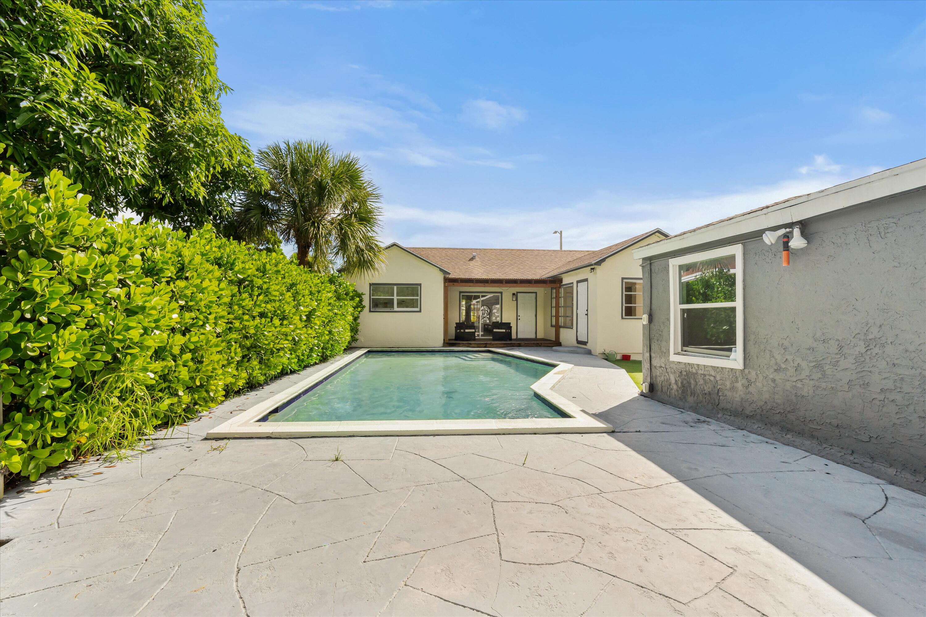 LAKE WORTH TOWN OF - Residential