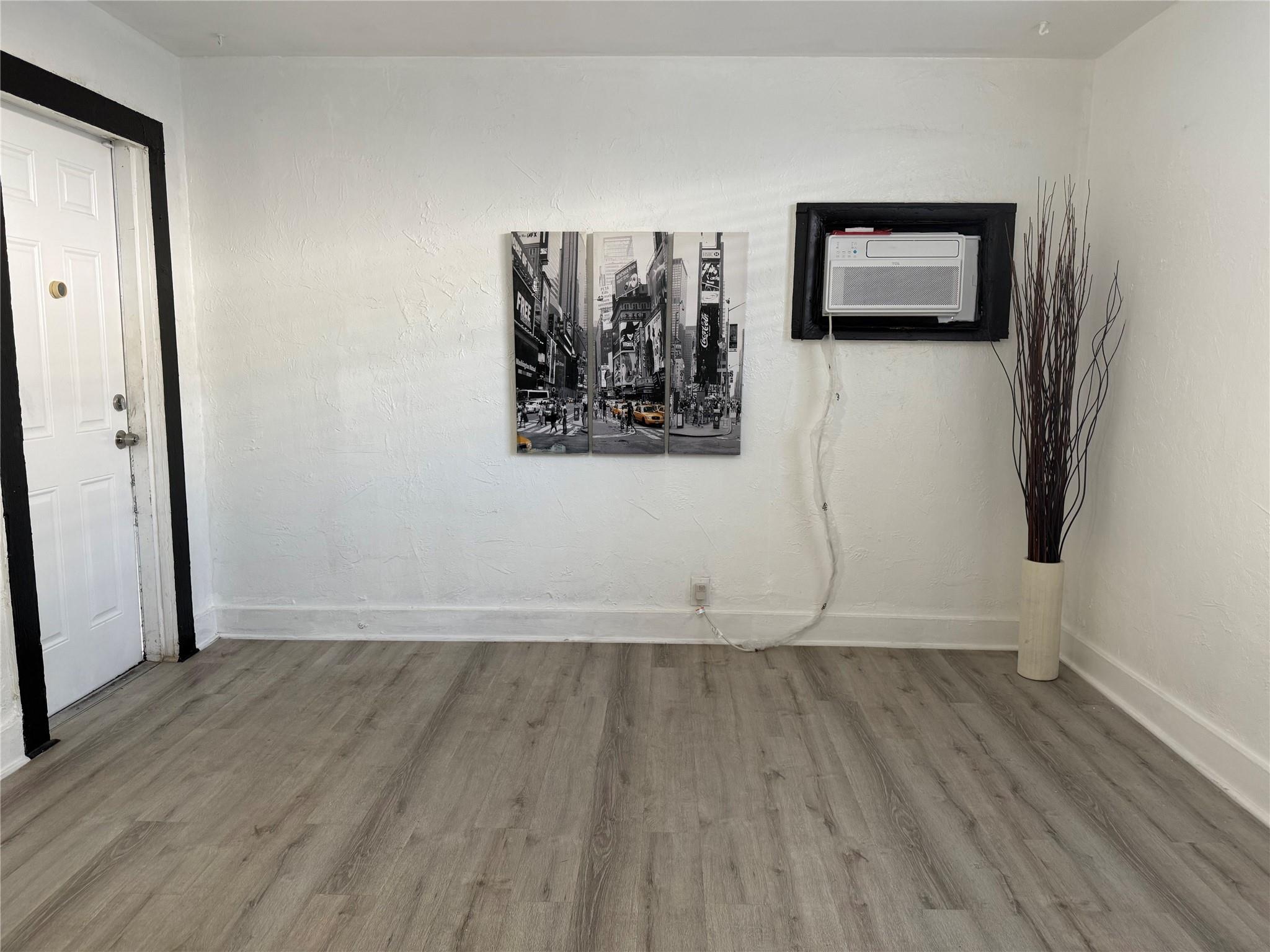 HOLLYWOOD - Residential Lease