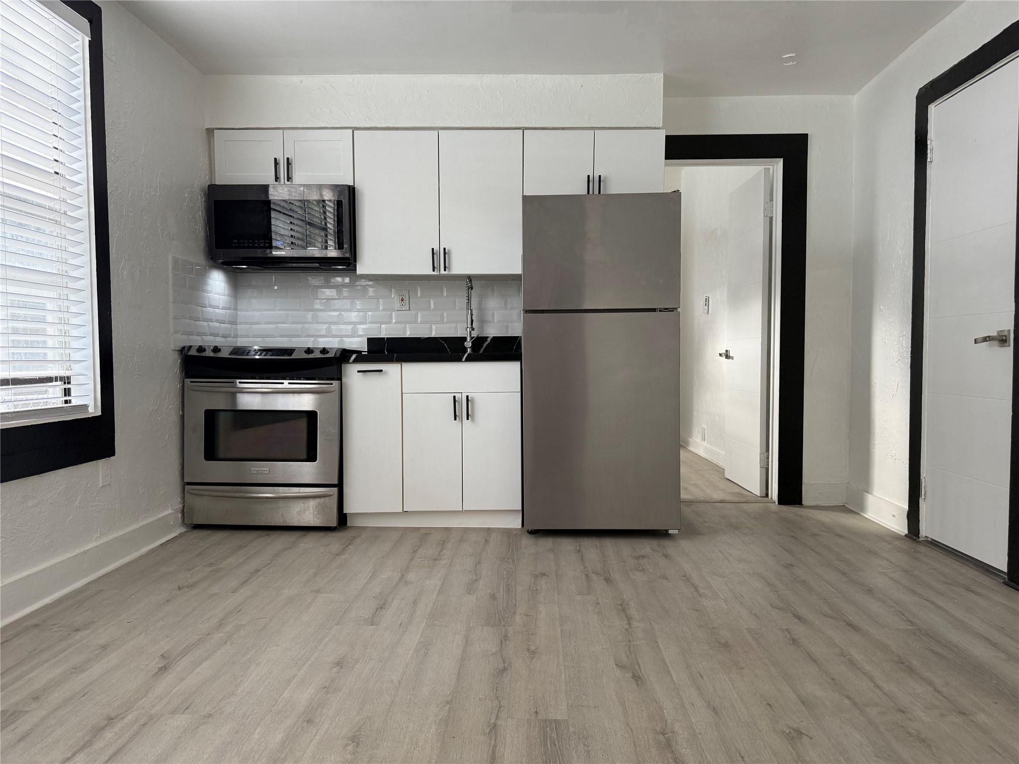 HOLLYWOOD - Residential Lease