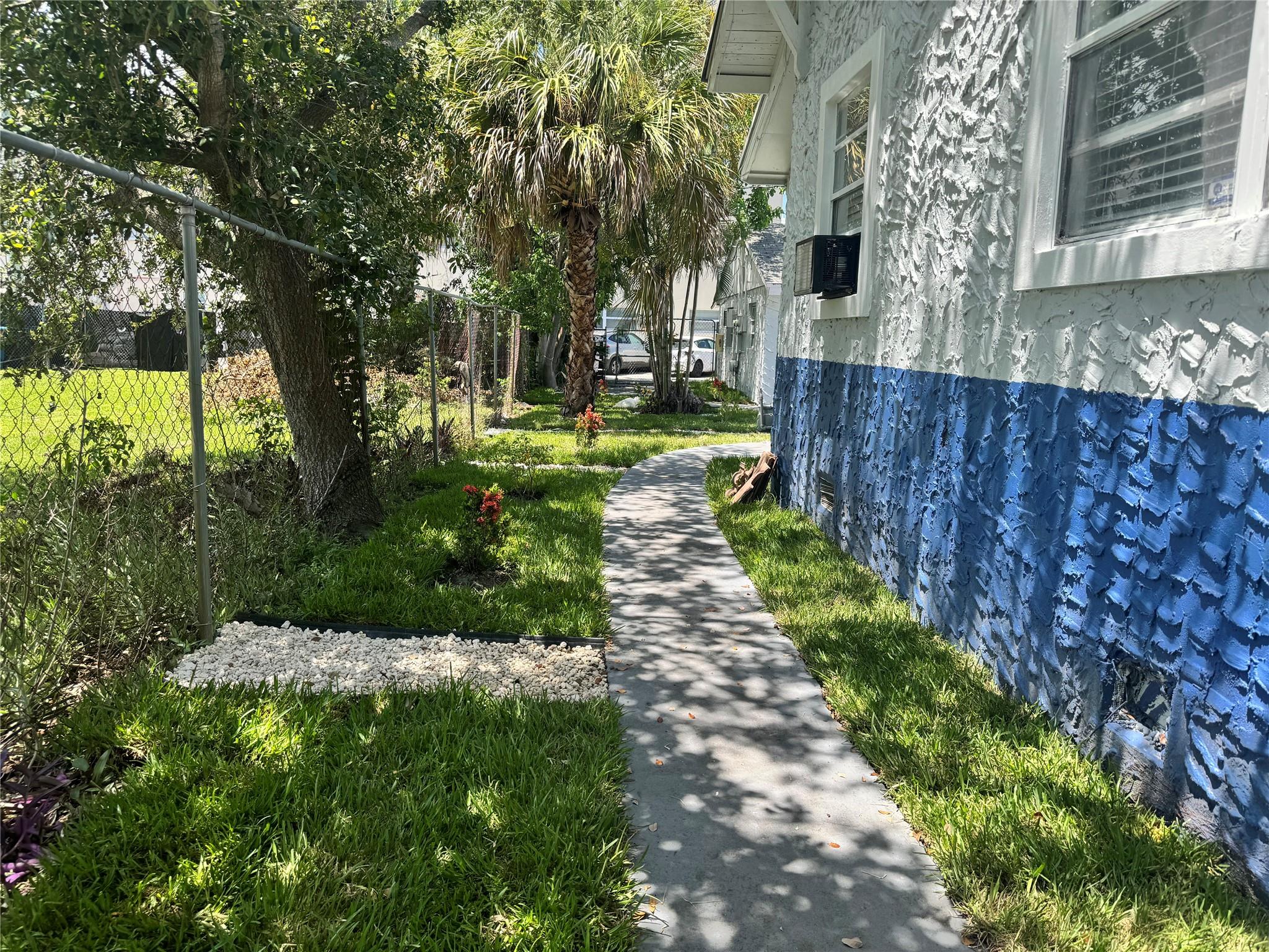 HOLLYWOOD - Residential Lease