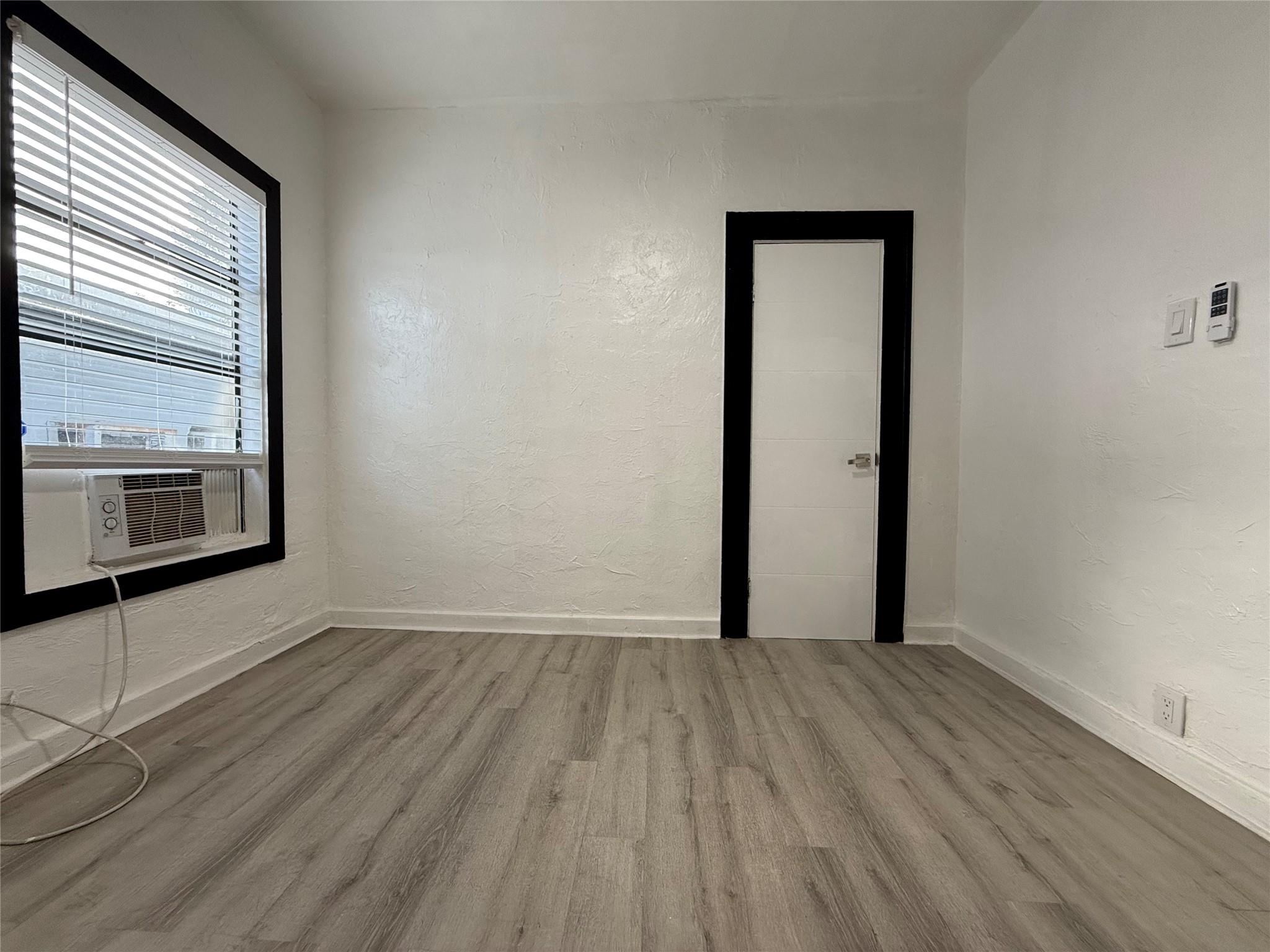 HOLLYWOOD - Residential Lease