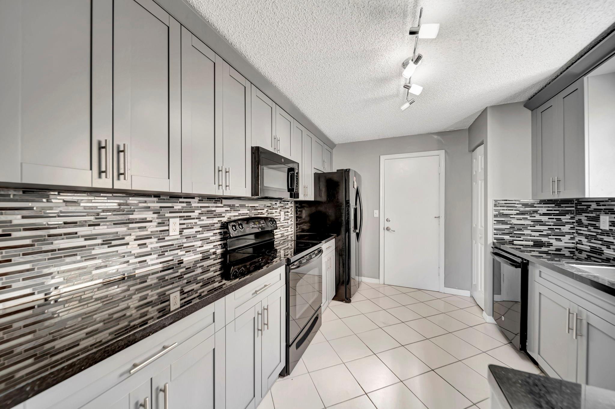 COUNTRY CLUB VILLAGE - Residential