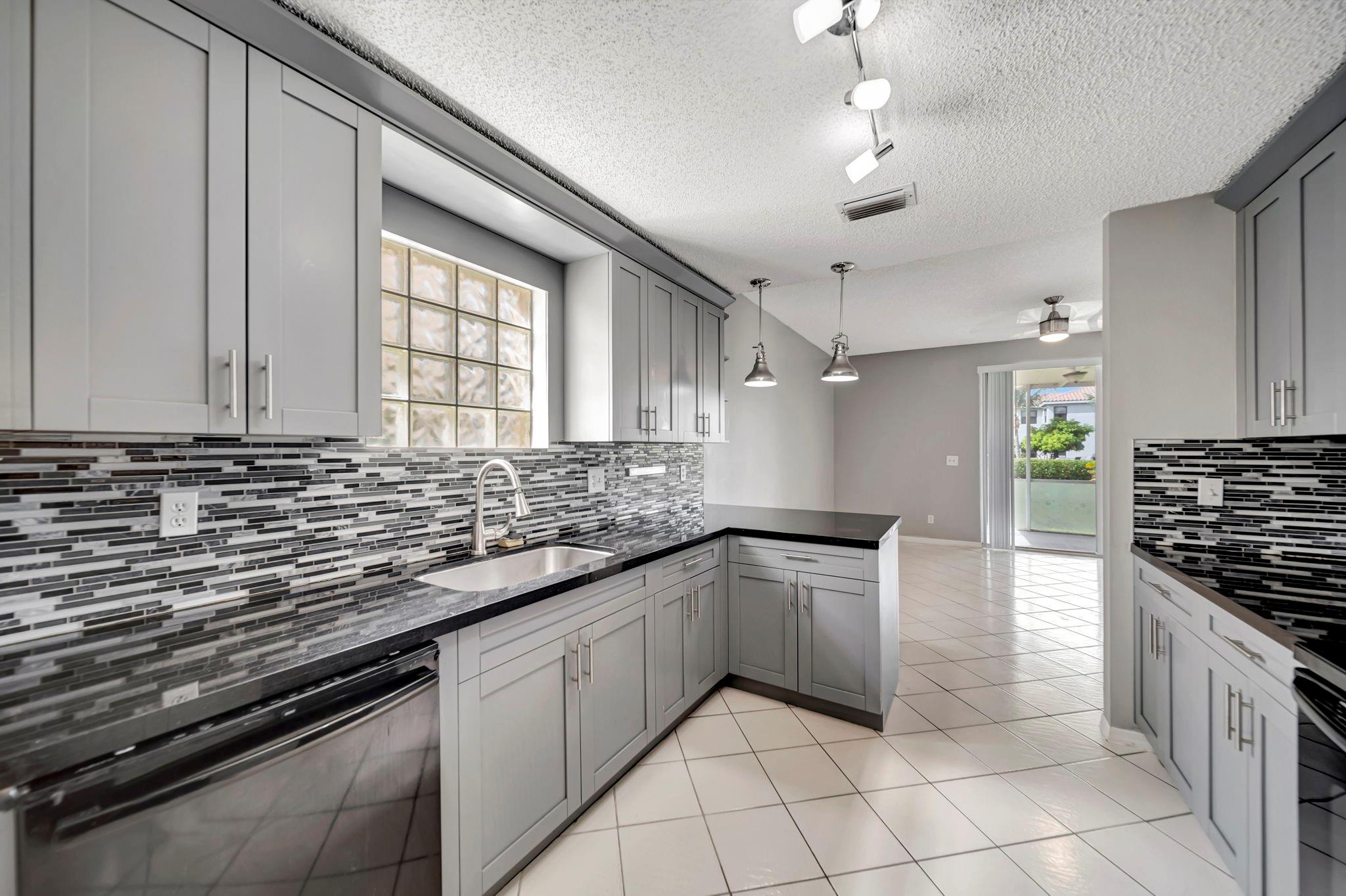 COUNTRY CLUB VILLAGE - Residential