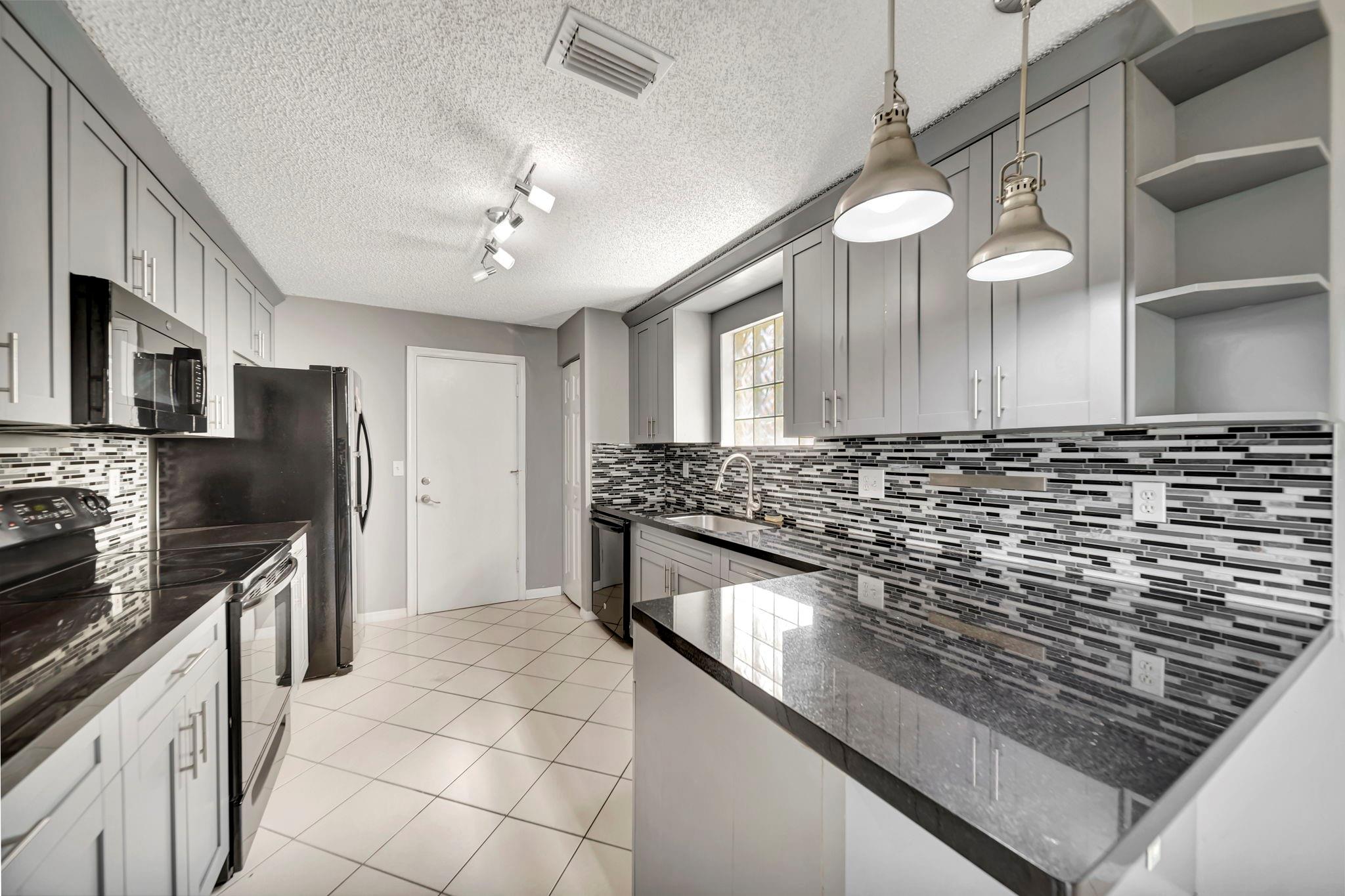 COUNTRY CLUB VILLAGE - Residential