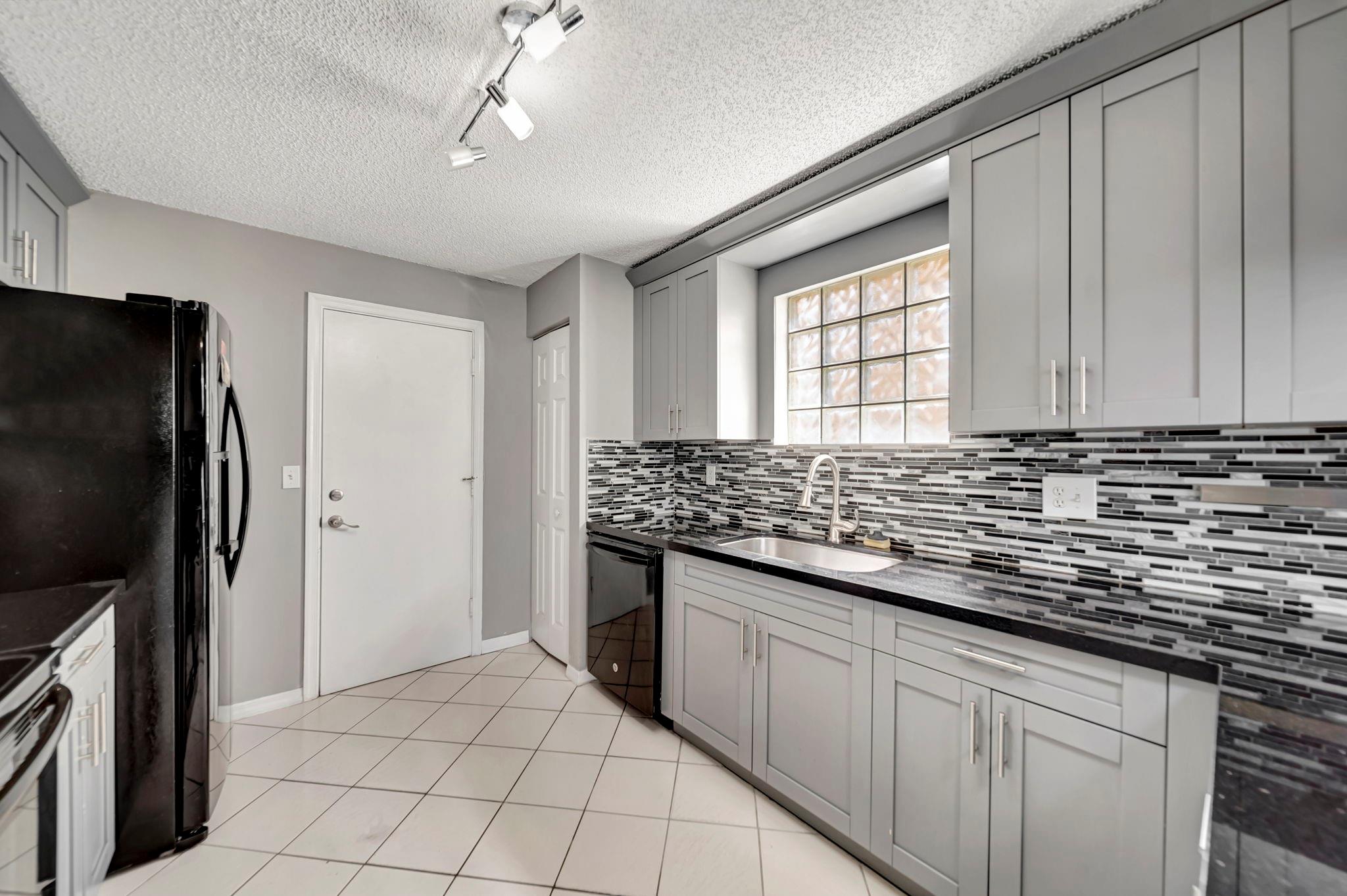 COUNTRY CLUB VILLAGE - Residential