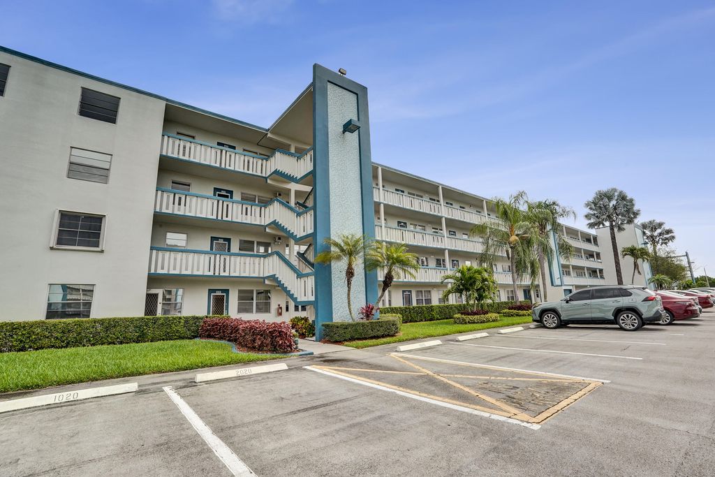 Photo of 1020 Lincoln, Boca Raton, FL 33434 (MLS # B26010299)