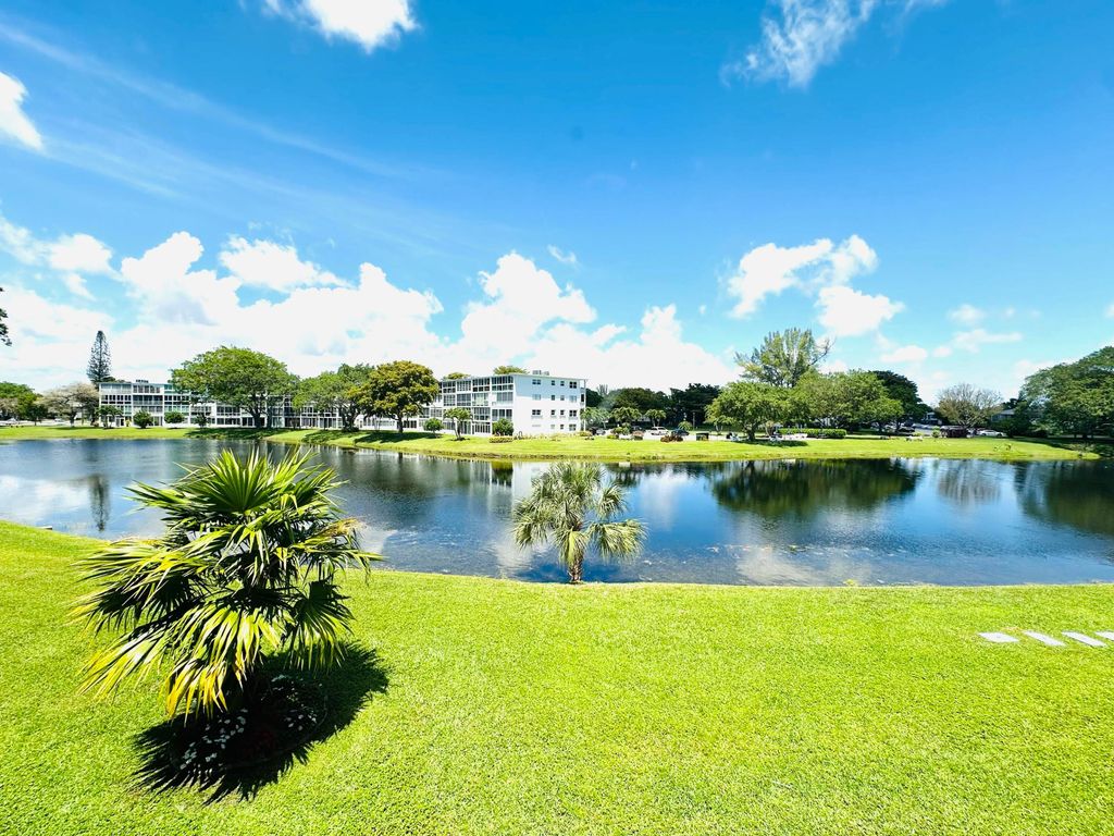 Photo of 2132 Cambridge F, Deerfield Beach, FL 33442 (MLS # B26019958)