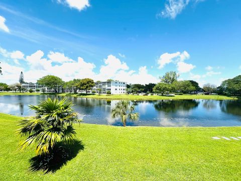 Photo of 2132 Cambridge F, Deerfield Beach, FL 33442 (MLS # B26019958)