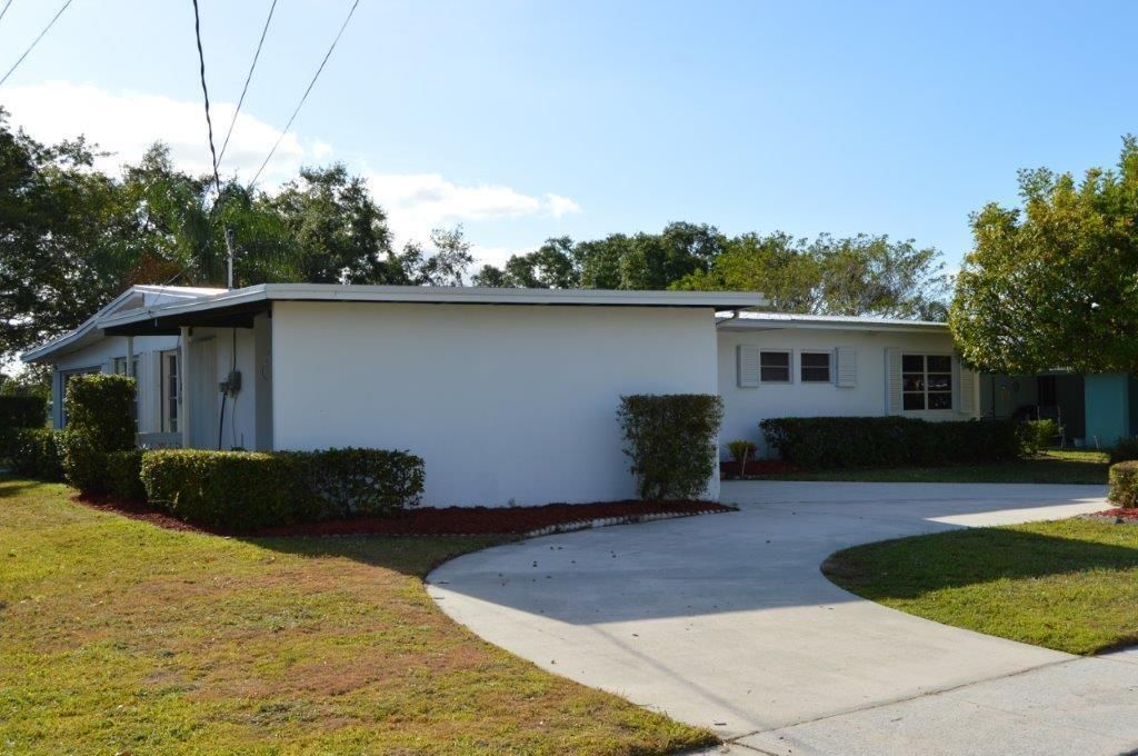 Photo of 3073 SE Morningside Boulevard, Port Saint Lucie, FL 34952 (MLS # R10977127)
