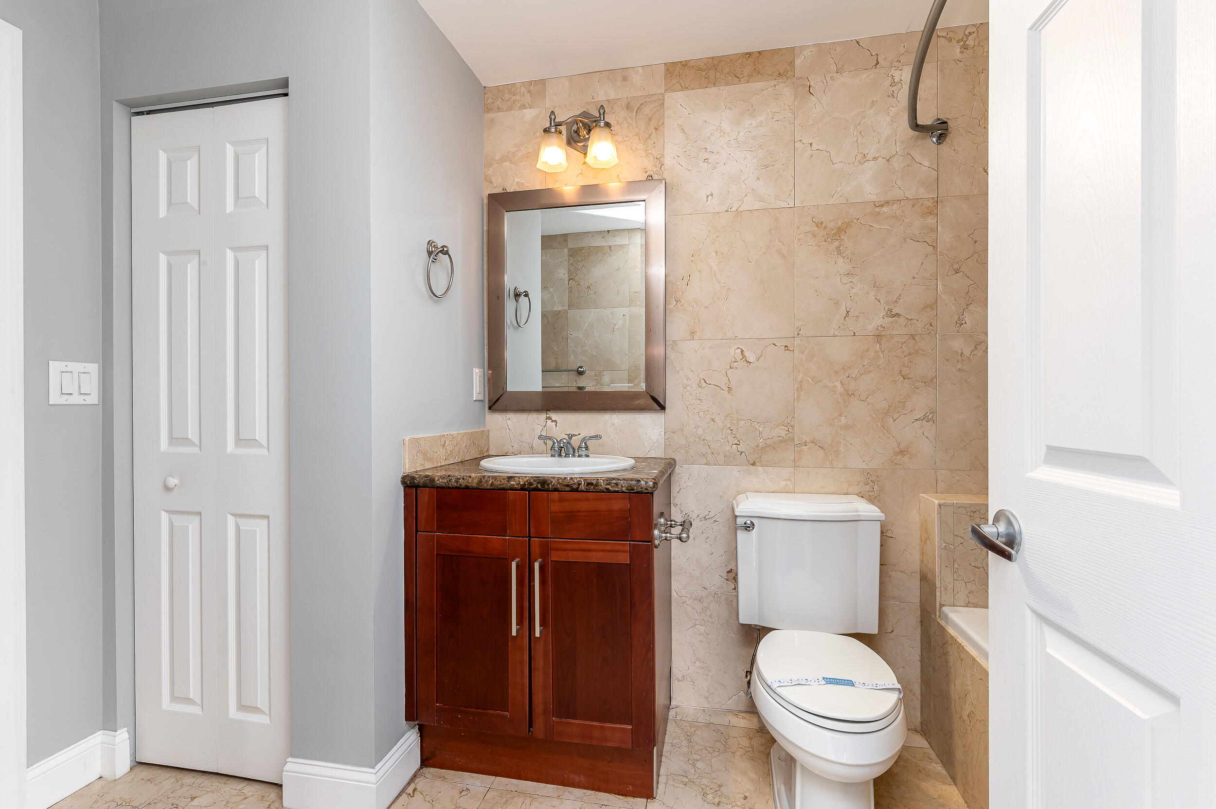 FT LAUDERDALE B-40 - Residential Lease