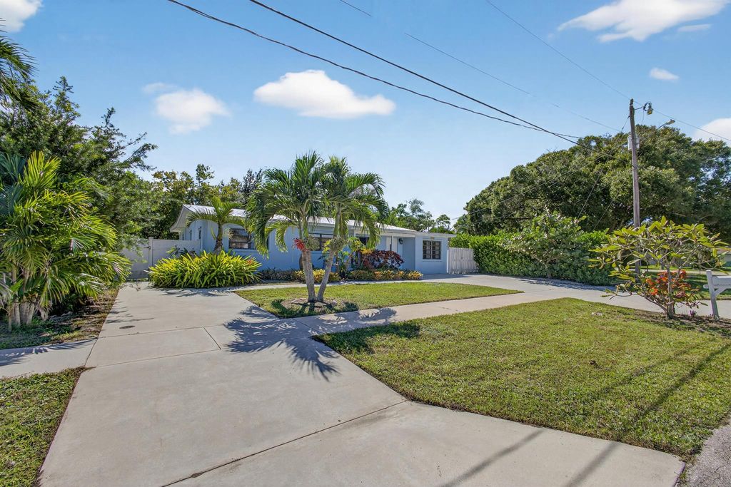 Photo of 5408 Sioux Street, Jupiter, FL 33458 (MLS # R11133875)