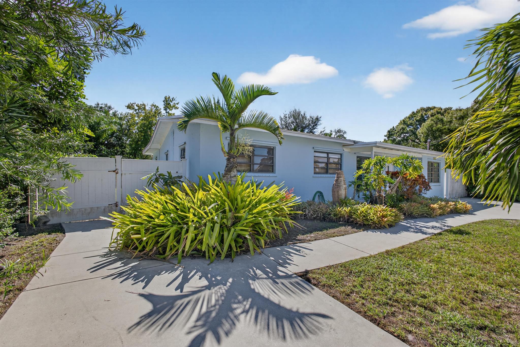 View photos, virtual tours, details... 5408 Sioux Street