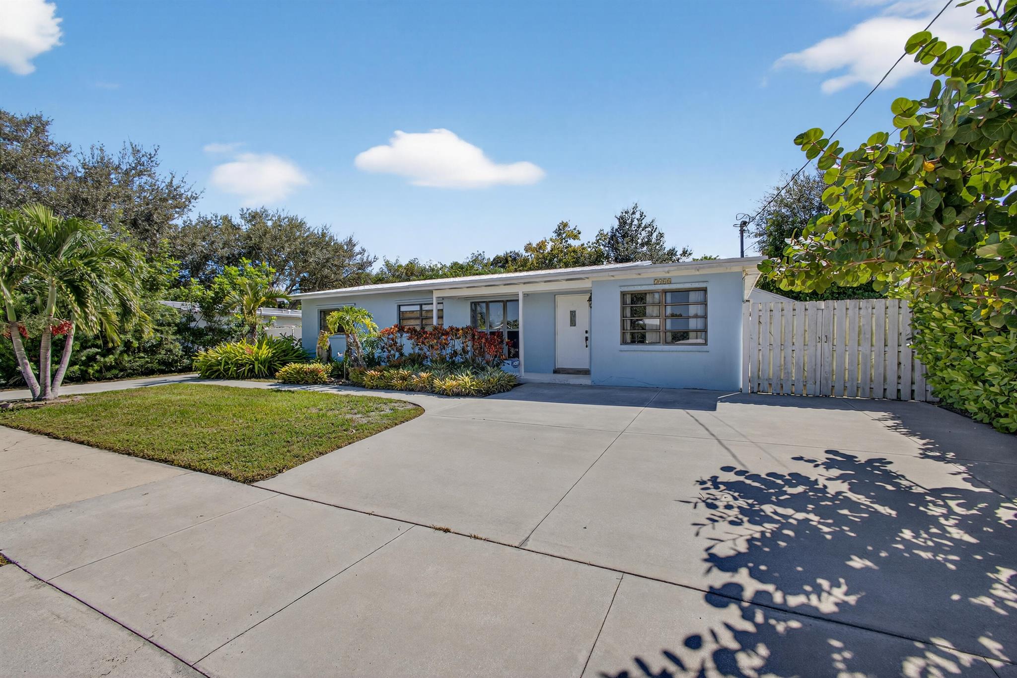 View photos, virtual tours, details... 5408 Sioux Street