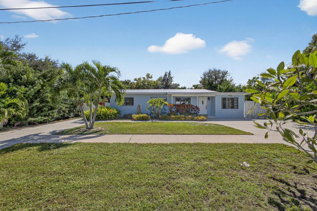 Photo of 5408 Sioux Street, Jupiter, FL 33458 (MLS # R11133875)