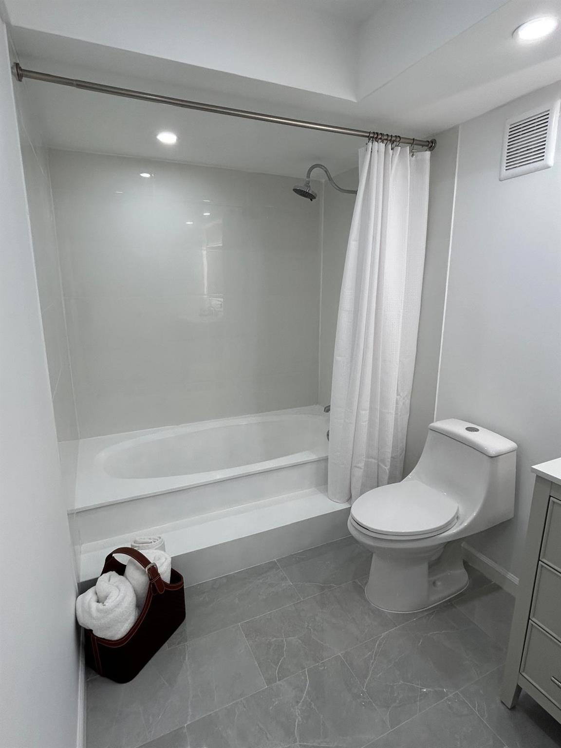 Country Club Apartments - Residential