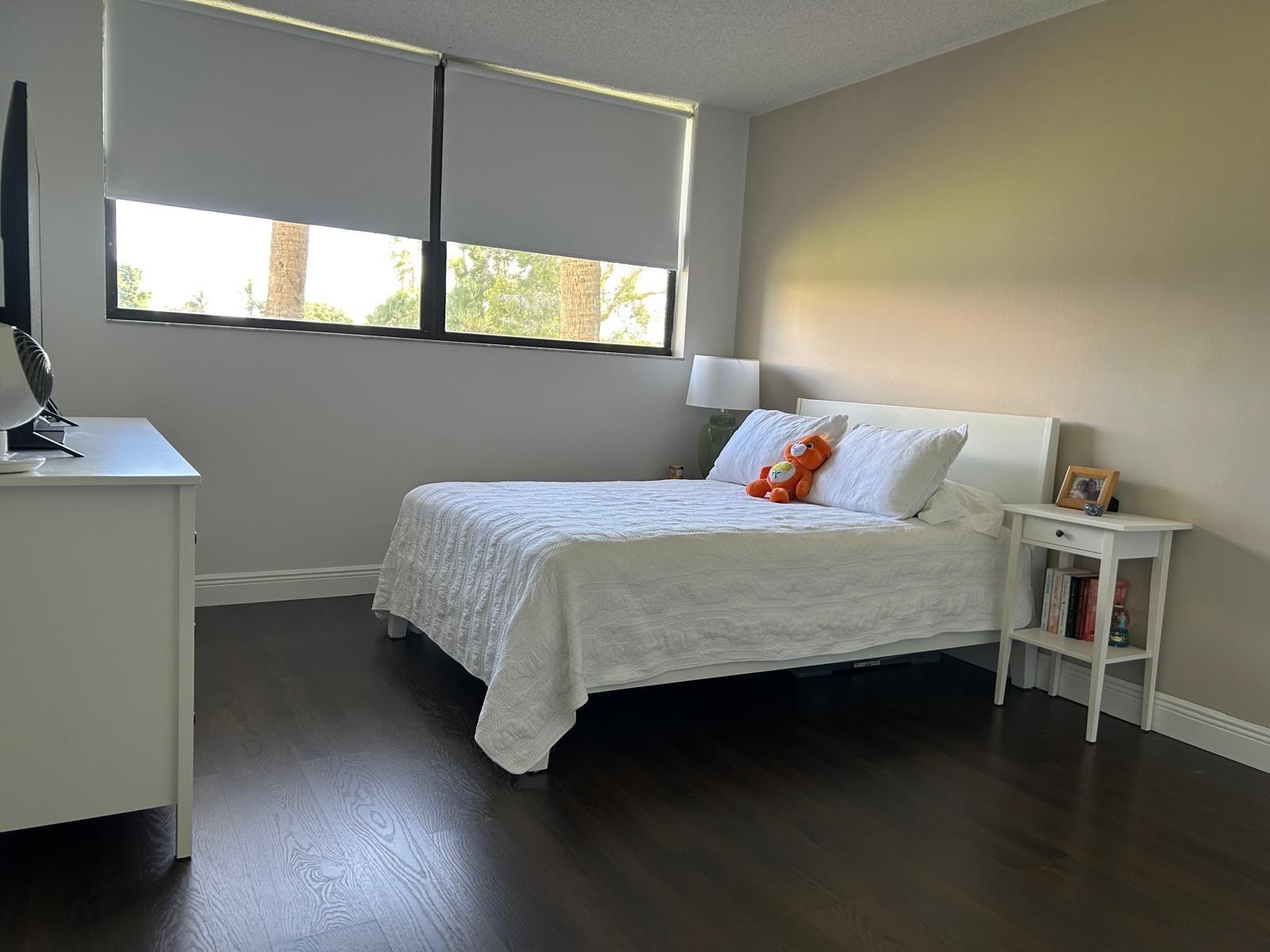 Country Club Apartments - Residential