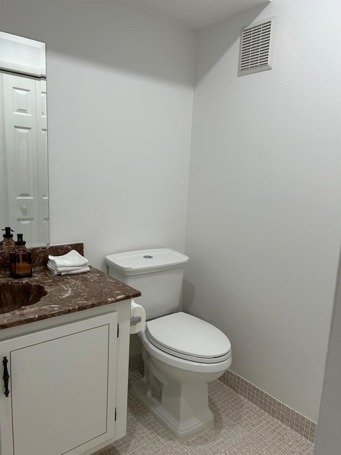 Country Club Apartments - Residential
