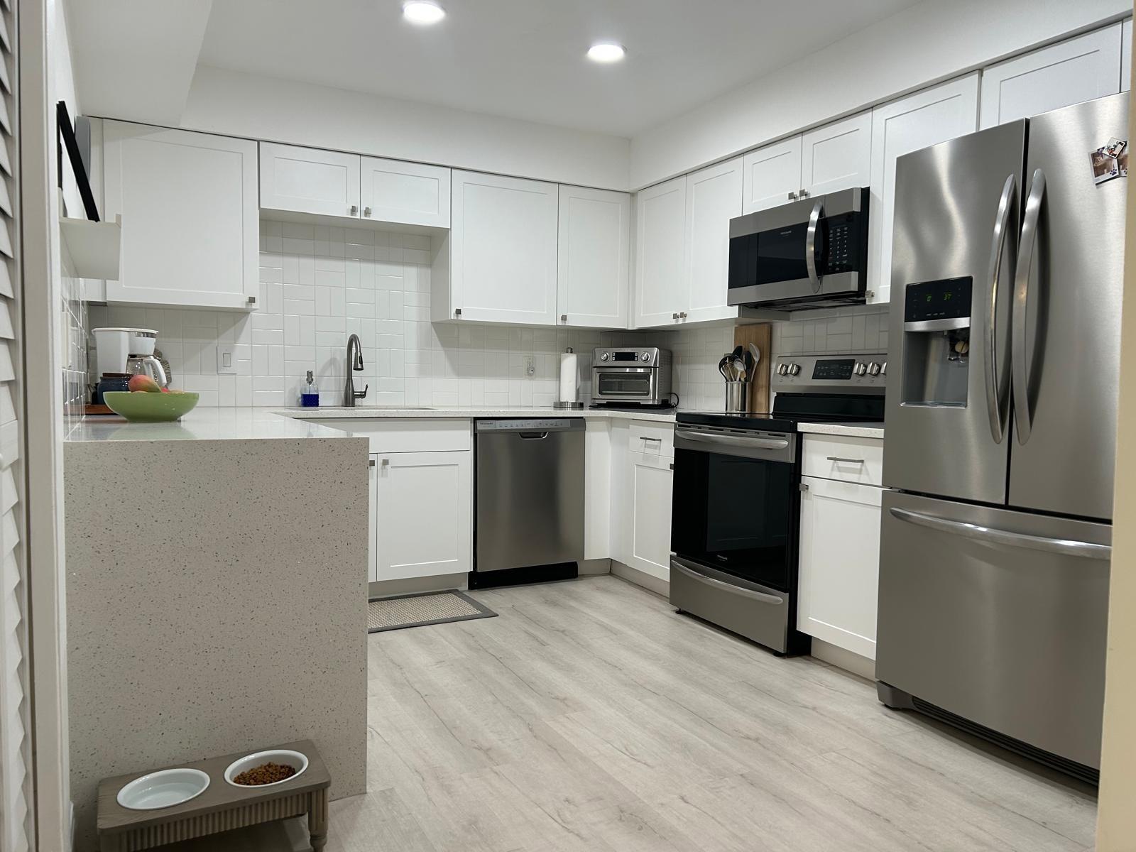 Country Club Apartments - Residential