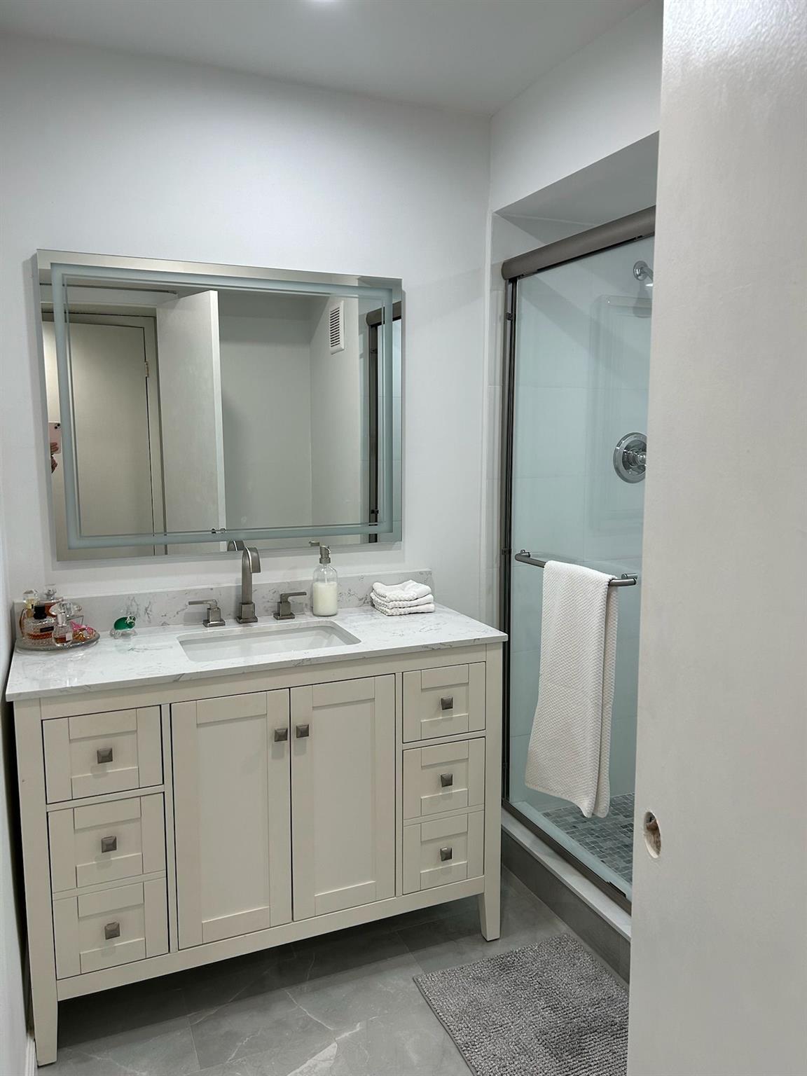 Country Club Apartments - Residential