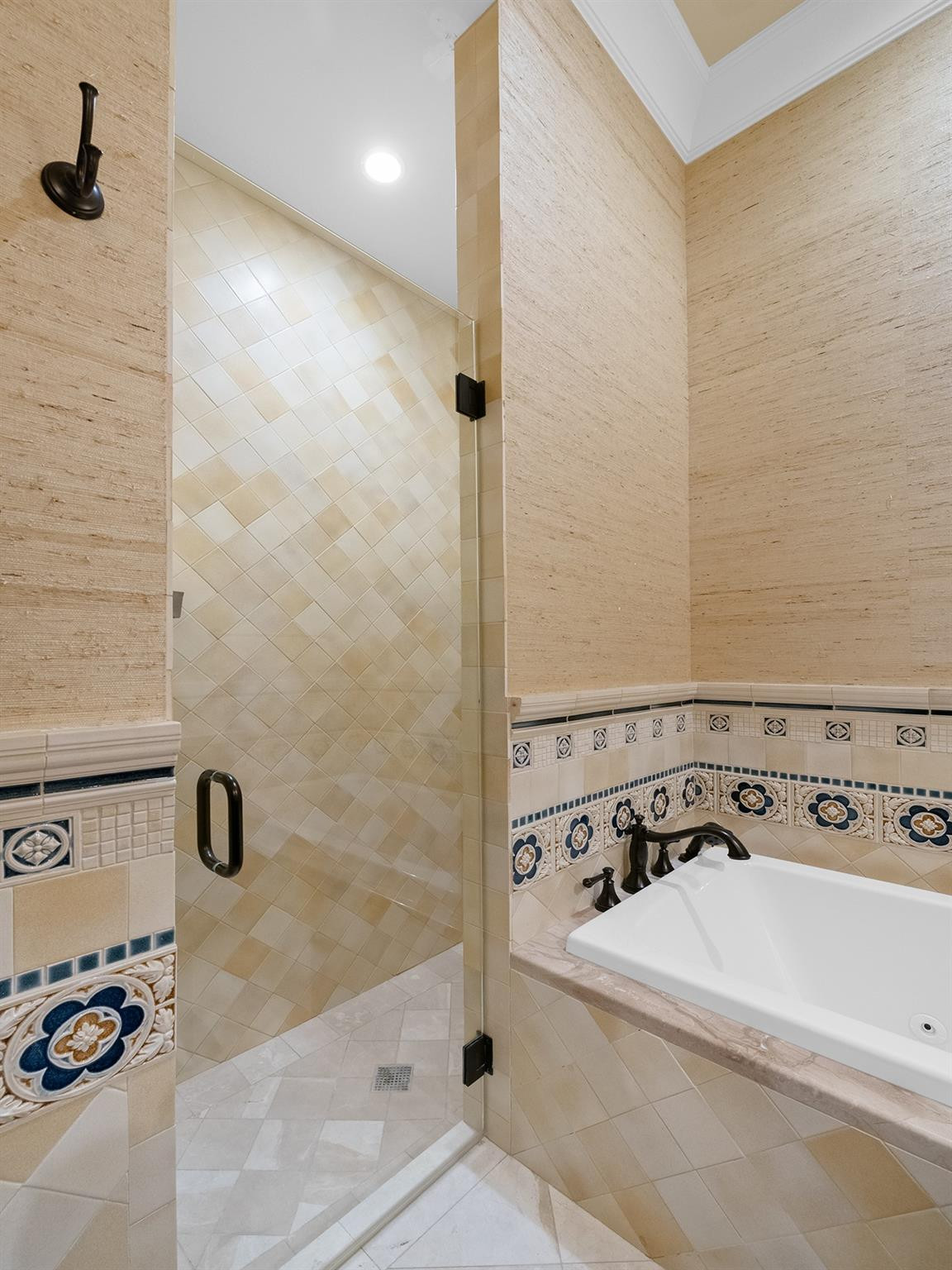 LIGHTHOUSE POINT 3RD SEC 33-24 - Residential