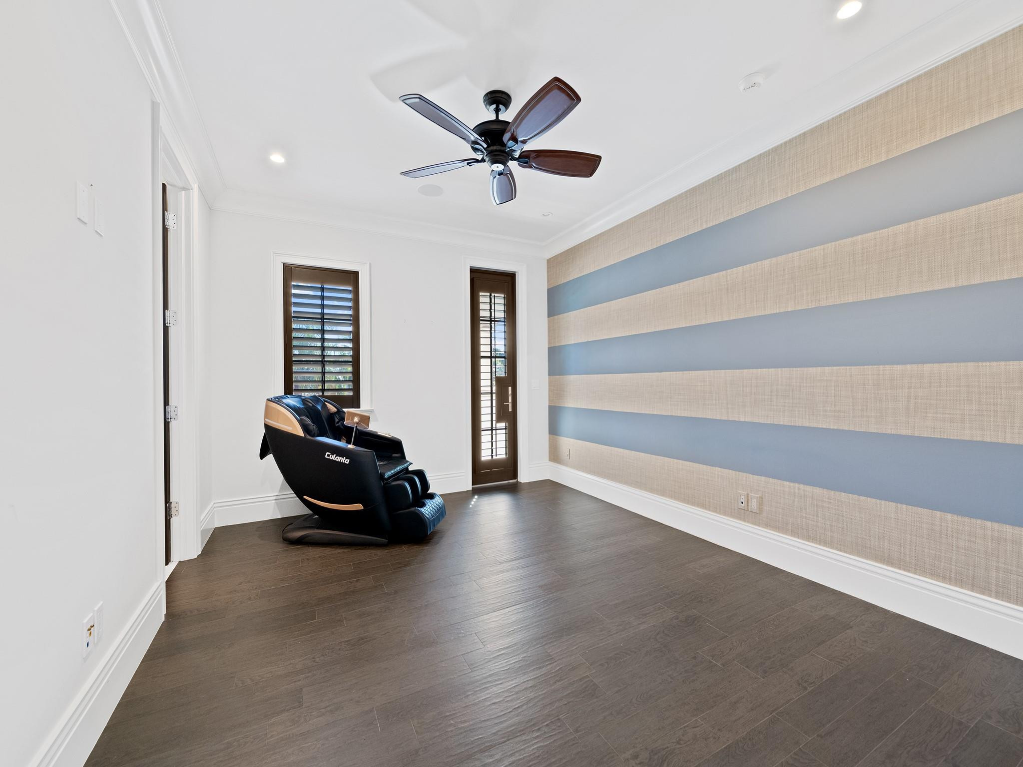 LIGHTHOUSE POINT 3RD SEC 33-24 - Residential