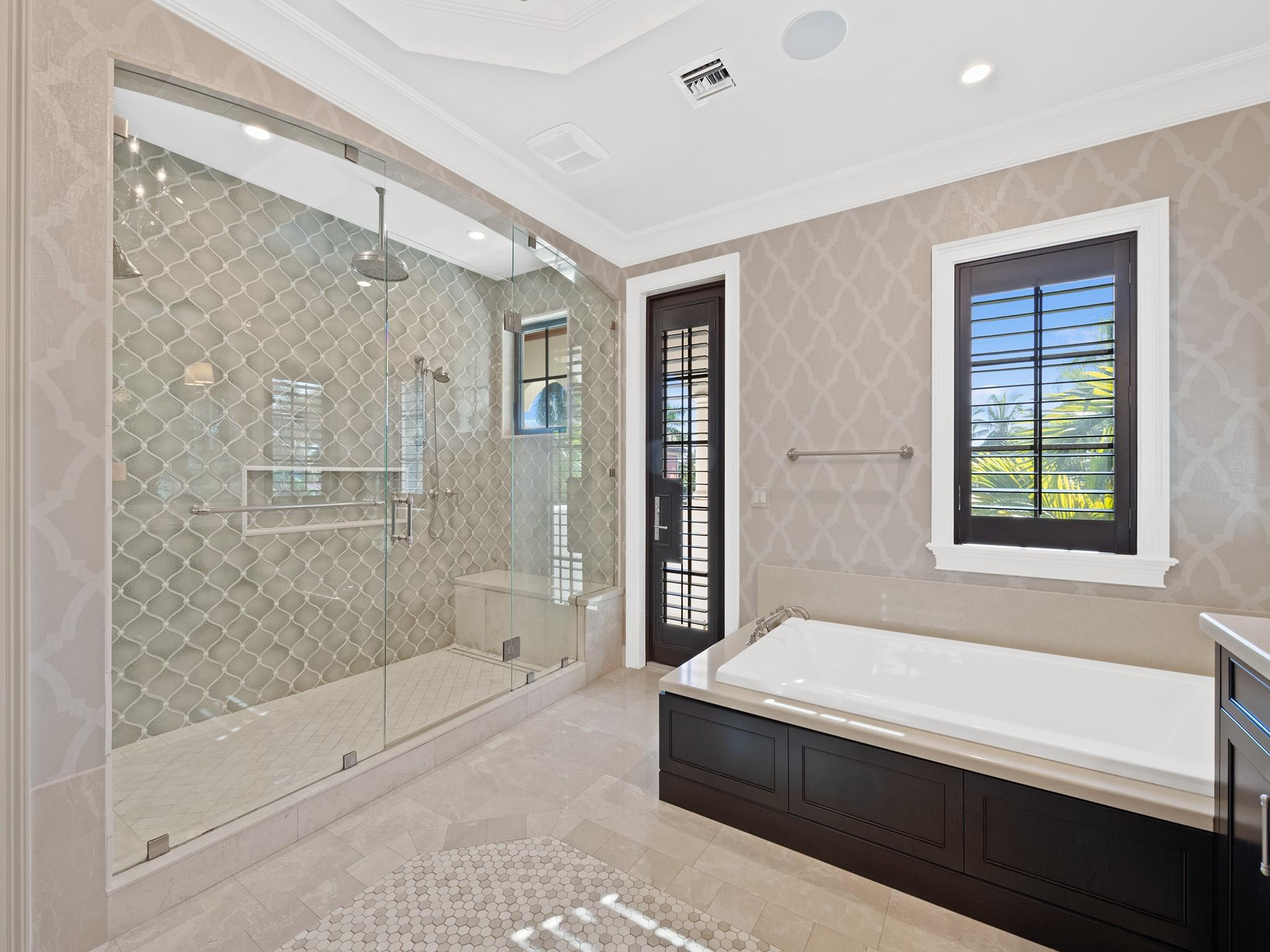 LIGHTHOUSE POINT 3RD SEC 33-24 - Residential