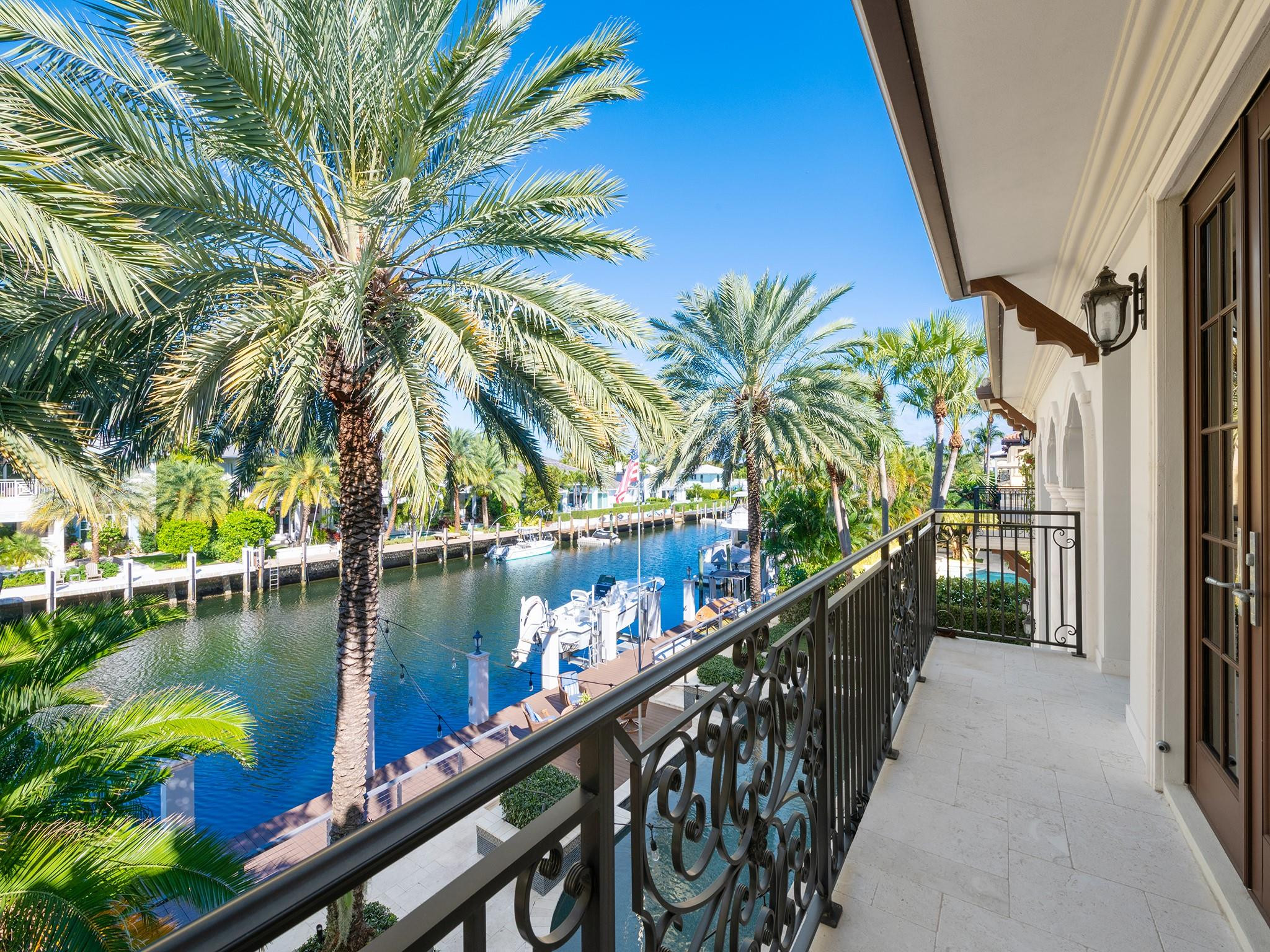 LIGHTHOUSE POINT 3RD SEC 33-24 - Residential