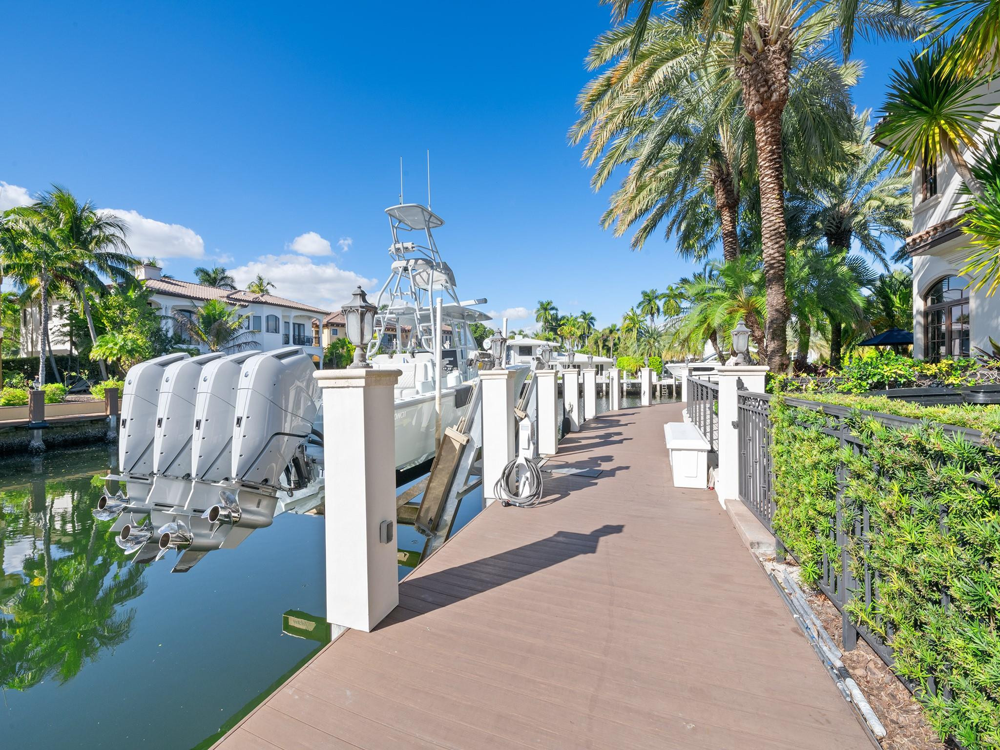 LIGHTHOUSE POINT 3RD SEC 33-24 - Residential