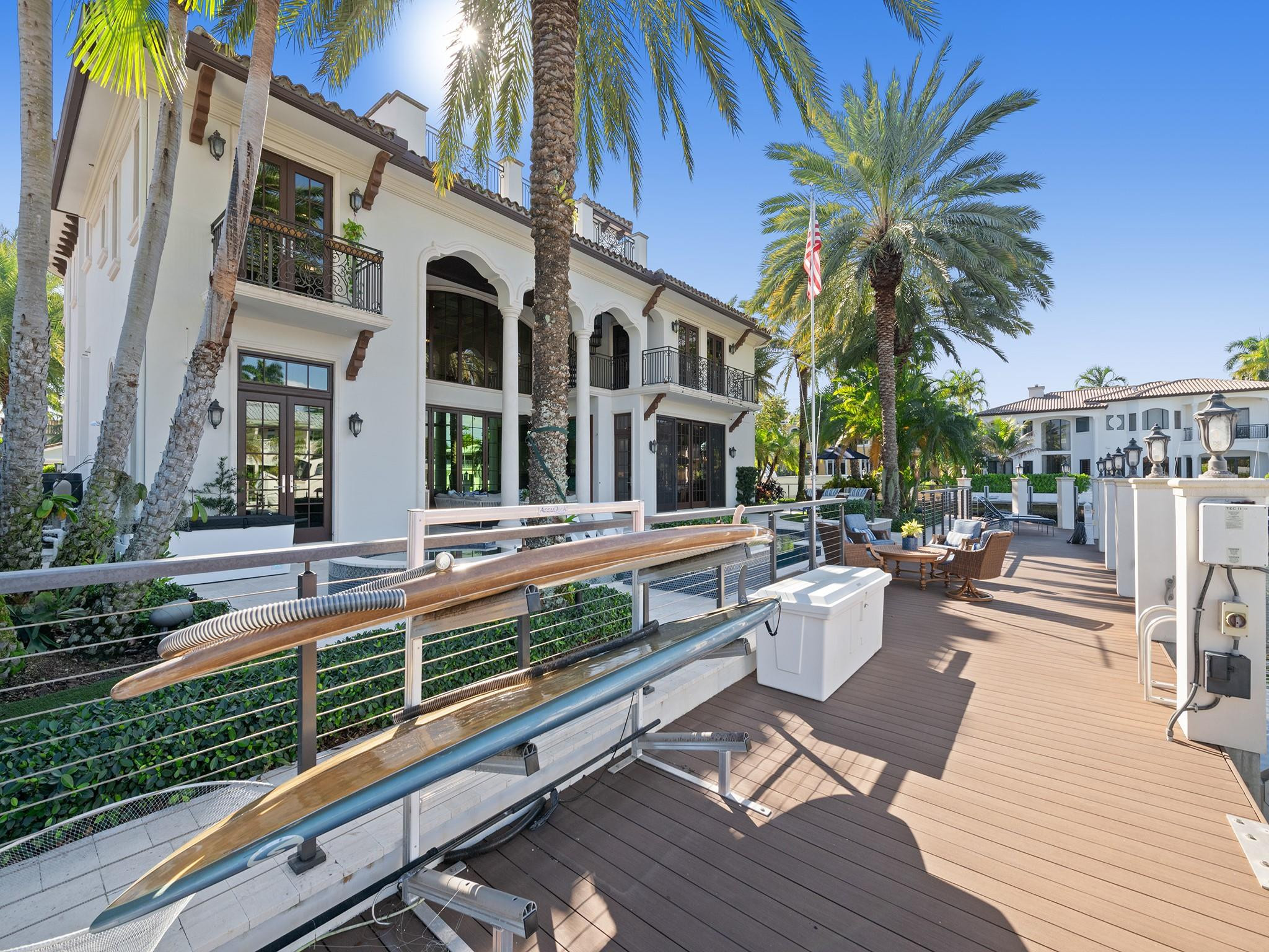 LIGHTHOUSE POINT 3RD SEC 33-24 - Residential