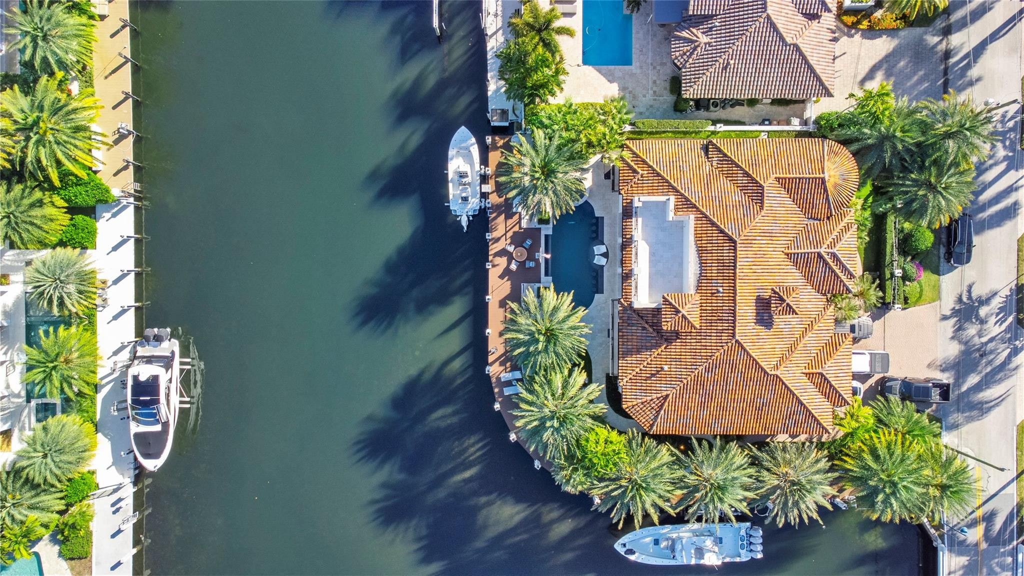 LIGHTHOUSE POINT 3RD SEC 33-24 - Residential